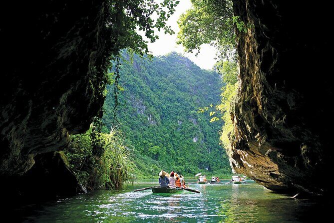 Luxury 1 Day Tour Trang An Boat and Hoa Lu Ancient Capital - Return to Hanoi