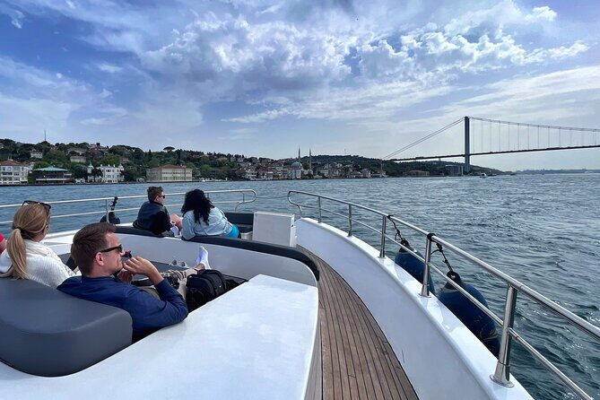 Luxury Bosphorus Yacht Cruise  Stopover in Asian Side - The Return & Onboard Comforts
