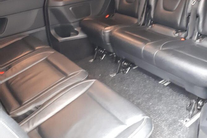 Luxury Minivan from Brussels airport to the city of Brussels - The Vehicle and Amenities