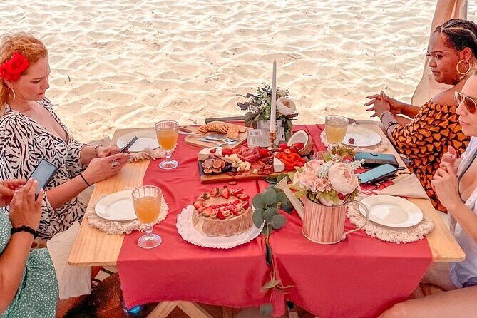 Luxury picnic on the beach - An Introduction to the Luxury Beach Picnic Experience