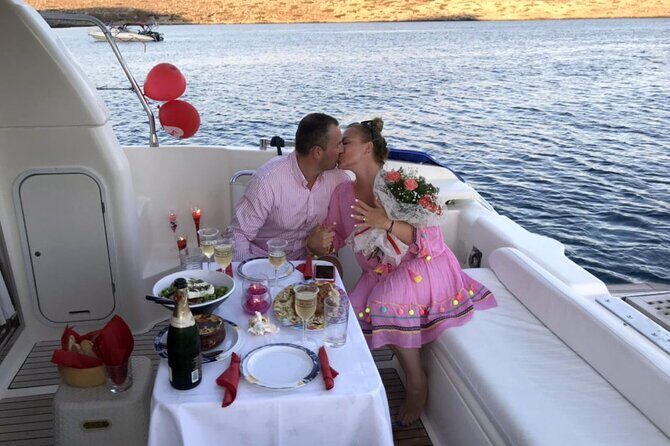 Luxury Power Yacht Cruise - An In-Depth Look at the Luxury Power Yacht Cruise