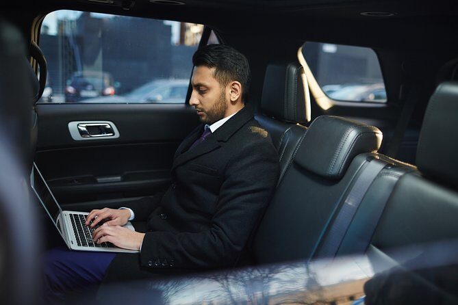 Luxury Private Airport Transfer: Hong Kong International Airport - The Experience of a Private Transfer in Hong Kong