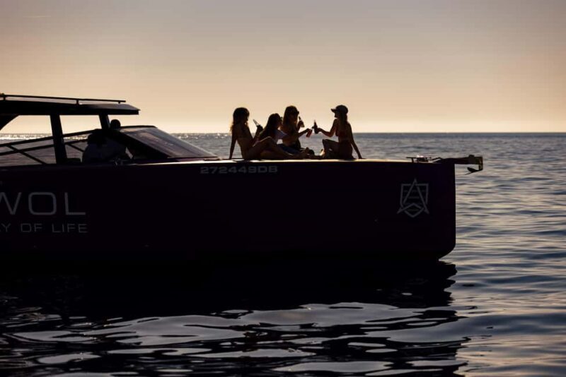 Luxury private boat tour to Korula with "COLNAGO 45" - FAQs