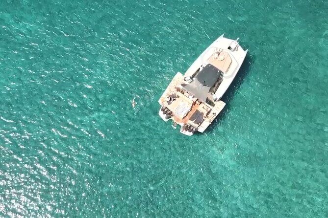 Luxury Private Power Catamaran Tour in Santorini - Key Points