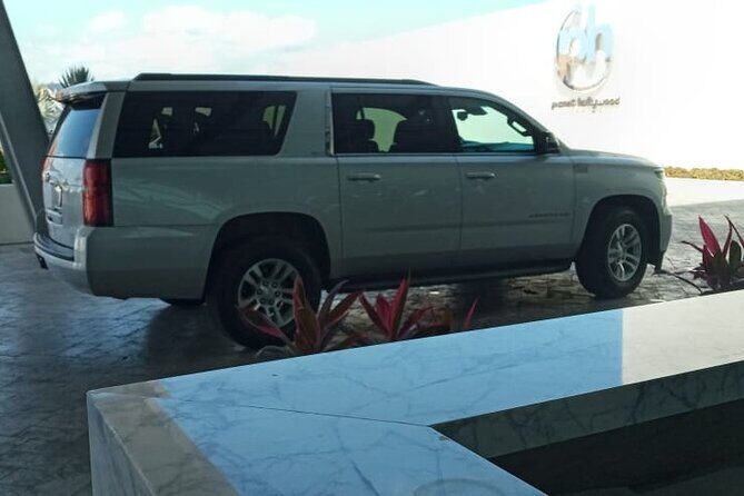 Luxury private transportation from CUN Airport to Cancun Hotel Zone - Who Should Consider This Transfer?