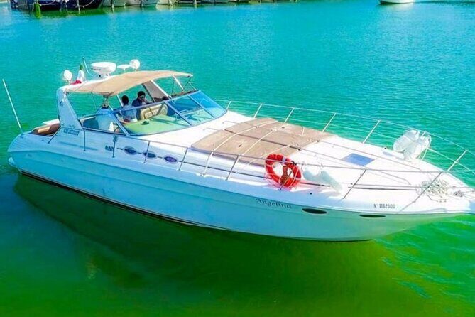 Luxury Private Yacht Rental by the Turquoise Waters of the Caribbean. - Key Points