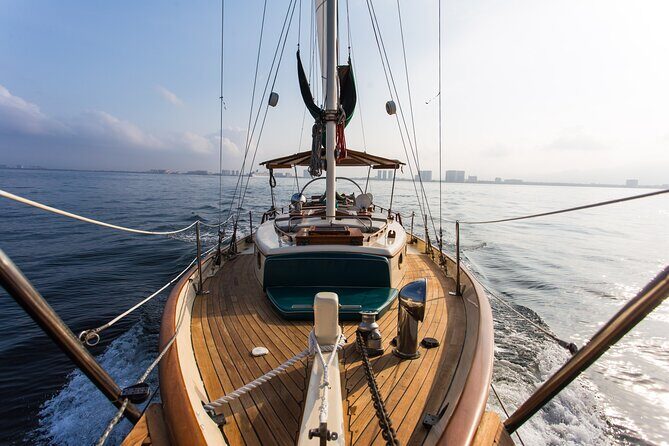 Luxury Puerto Vallarta Shared Sailing Tour: Sail, Swim & Dine - An In-Depth Look at the Sailing Experience