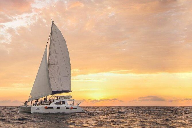 Luxury Sailboat at Sunset in Cancun - Key Points