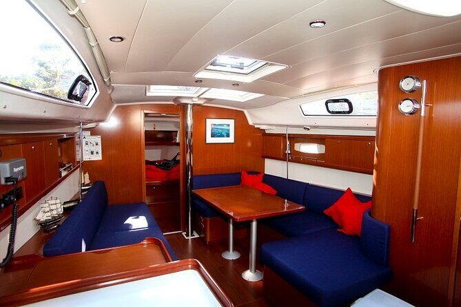 Luxury Sailing Cruise on Sydney Harbour with Lunch - Return Journey