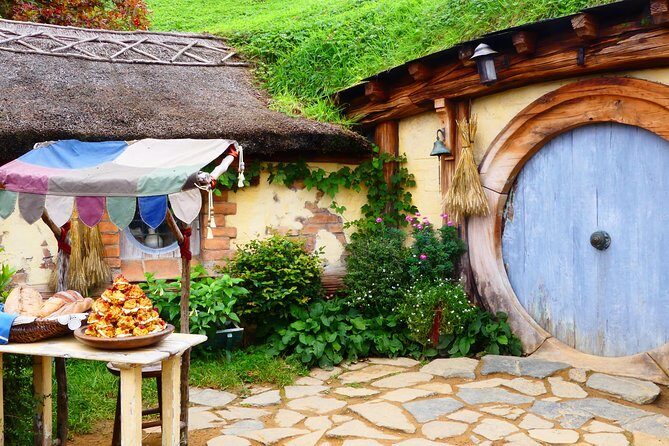 Luxury Small group tour from Auckland to Hobbiton Movie Set - Key Points