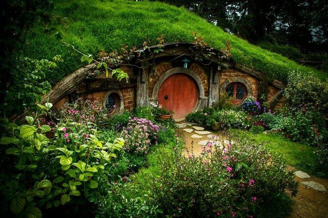Luxury Small group tour from Auckland to Hobbiton Movie Set - Transport and Practicalities