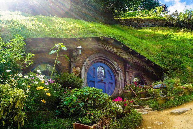 Luxury Small group tour from Auckland to Hobbiton Movie Set - Authentic Experiences and Authenticity
