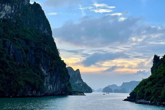 Luxury Sunset Tour: Kayak, Water Slides, Jacuzzi visit Lan Ha Bay - Key Points