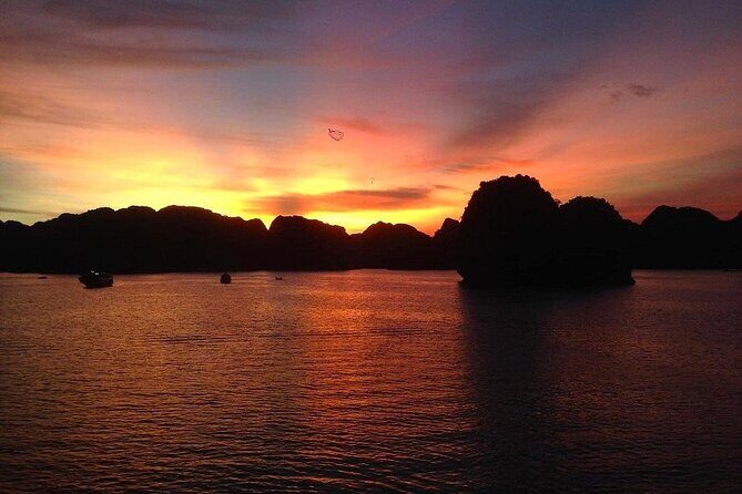 Luxury Sunset Tour: Kayaking and swimming to admire Lan Ha Bay - Introduction