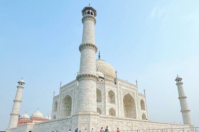 Luxury Taj Mahal tour from Delhi by the Fastest train of India - FAQs