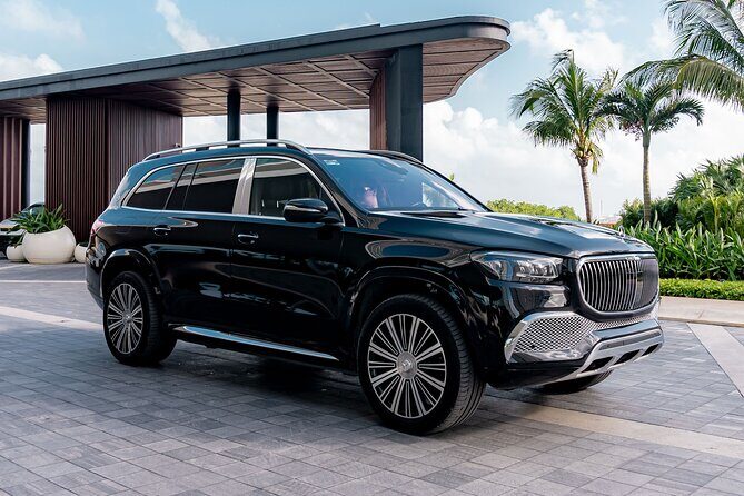 Luxury Transfers in a Mercedes Maybach GLS 600 - A Luxurious Ride in Cancun: The Mercedes-Maybach GLS 600 Transfer