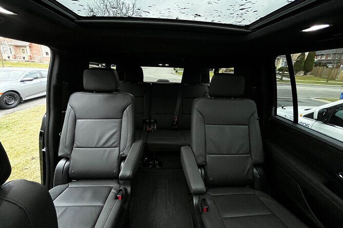 Luxury Transport from Mississauga to Toronto - In-Depth Look at the Experience
