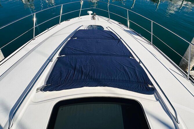 Luxury Yacht Tour in Los Cabos 45FT SeaRay Sundancer - Key Points