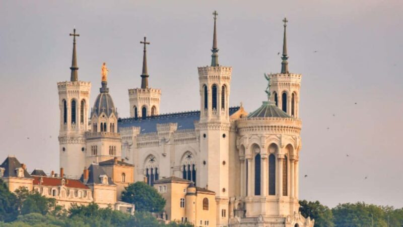 Lyon: between history and cinema, guided tour and coffee break included. - Practical Tips for Travelers