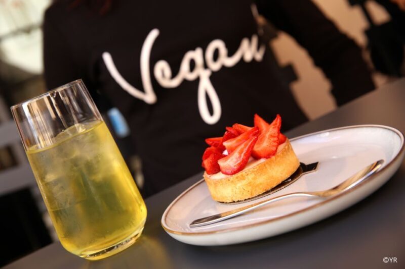 Lyon: Croix-Rousse District Vegan Food Tour with Tastings - The Guides and Group Experience