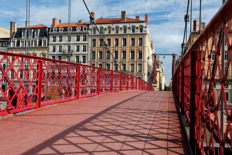 Lyon: Express Walk with a Local in 60 minutes - Key Points