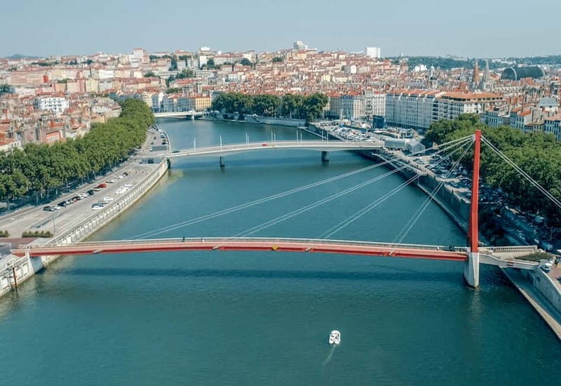 Lyon: from Confluence to Barbe Island by free license boat - Key Points