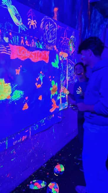 Lyon : Neon painting in an artist's studio - gallery - The Sum Up