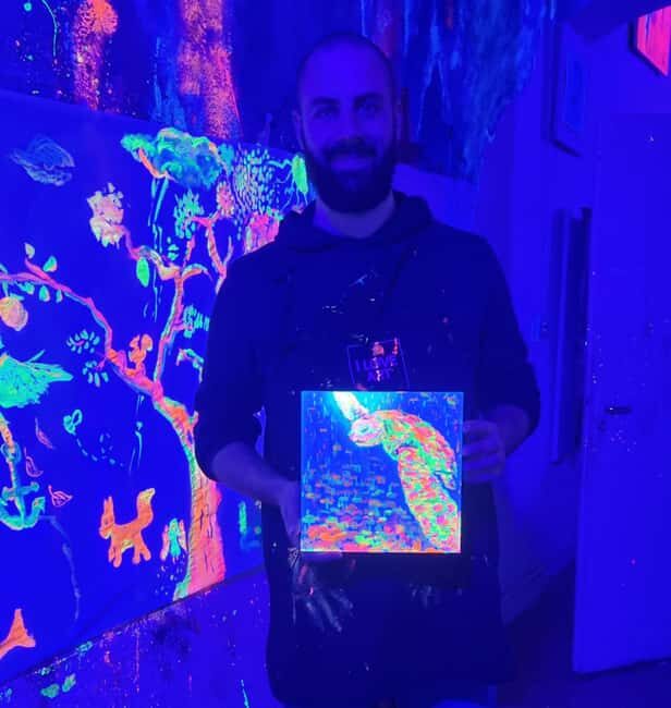 Lyon : Neon painting in an artist's studio - gallery - FAQ