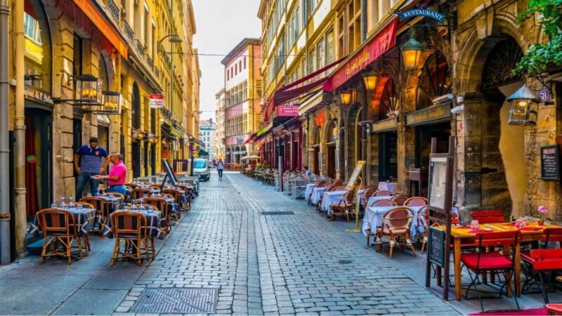 Lyon: Romantic 2.5-Hour Dinner Cruise at Sunset - Key Points