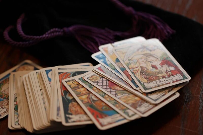 Lyon: Tarot Reading and Neon Painting Workshop - Practical Details and Value