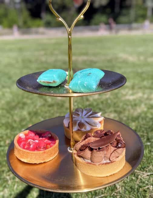 Lyon: Tête d'Or Park Gourmet Picnic Basket - Key Points