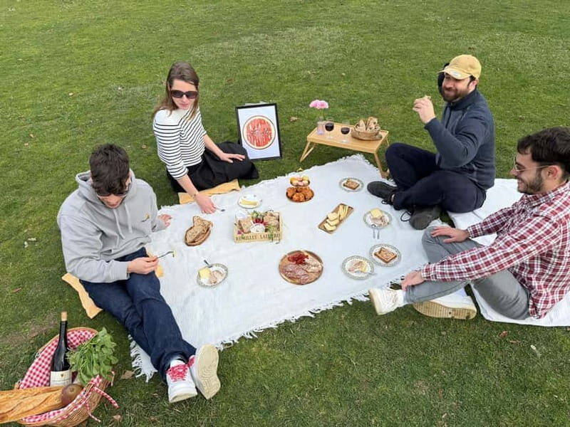 Lyon: Tête d'Or Park Gourmet Picnic Basket - FAQs