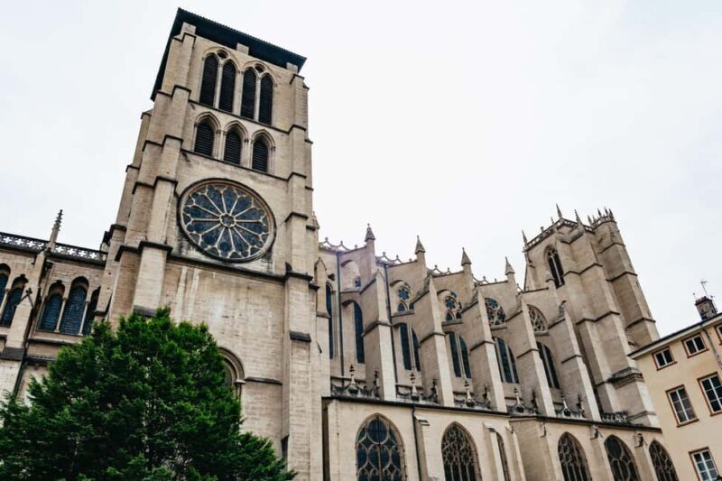 Lyon: Vieux Lyon Food Tasting Walking Tour - A Close Look at the Experience