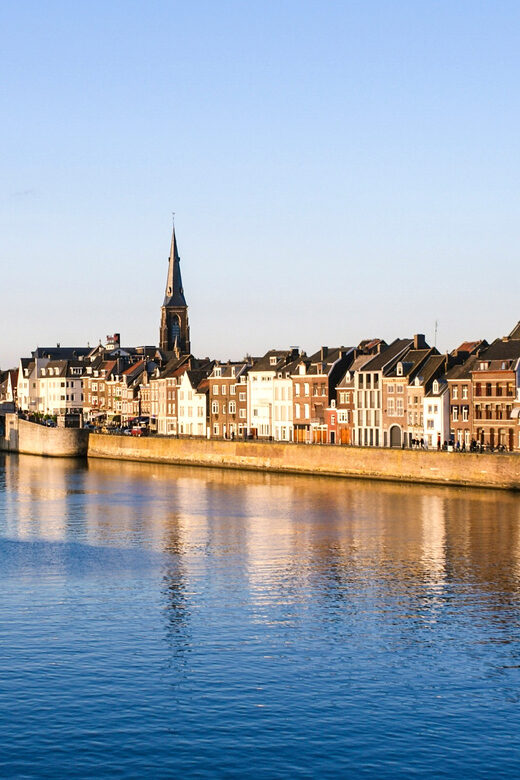 Maastricht and Tripoint Full-Day Trip from Amsterdam - Discovering Maastricht: Old Meets New
