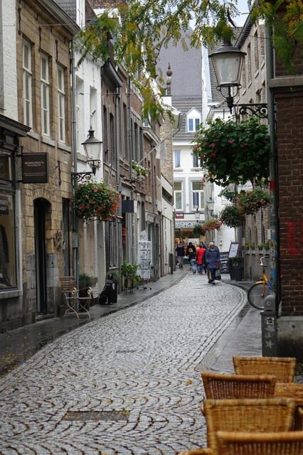 Maastricht: Day trip from Amsterdam with 3 country point - Key Points