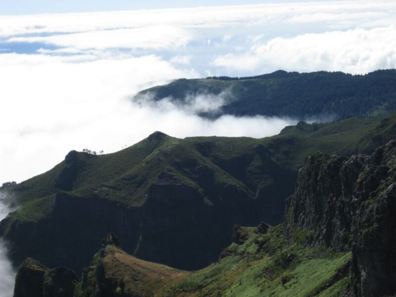 Madeira: Full-Day Pico Ruivo / Achada do Teixeira Walk - An In-Depth Look at the Pico Ruivo / Achada do Teixeira Walk