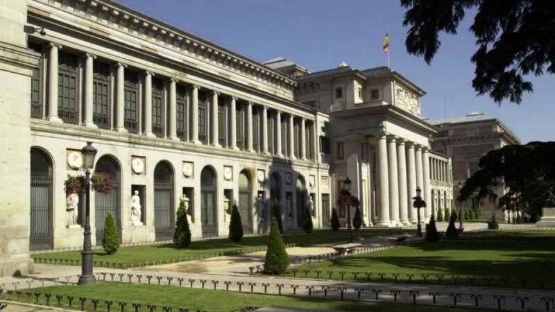 Madrid: 1.5-Hour City Highlights Guided Walking Tour - Key Points