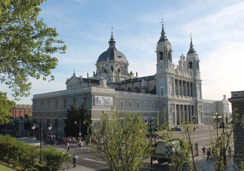 Madrid: 2-Hour City Highlights Guided Walking Tour - A Close Look at the Madrid Highlights Tour
