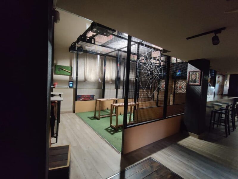 Madrid Center: AXE THROWING - What to Expect at Madrid’s Axe Throwing Center