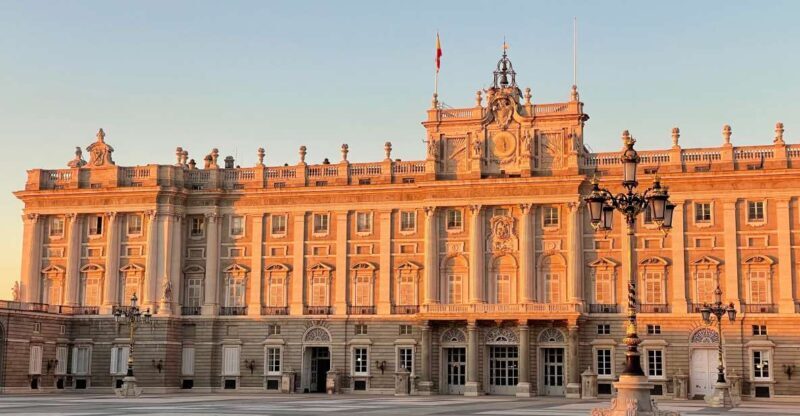 Madrid: City Walking Tour & Royal Palace Skip-the-Line Tour - The Royal Palace Experience