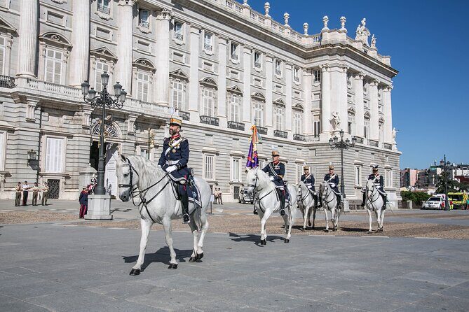 Madrid Discoveries Private Tour - Exploring Madrid’s Neighborhoods and Highlights