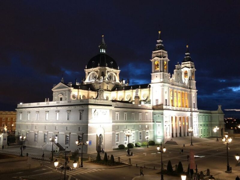 Madrid: Enchanted Evening Walking Tour in Spanish - A Detailed Look at the Madrid Enchanted Evening Walking Tour