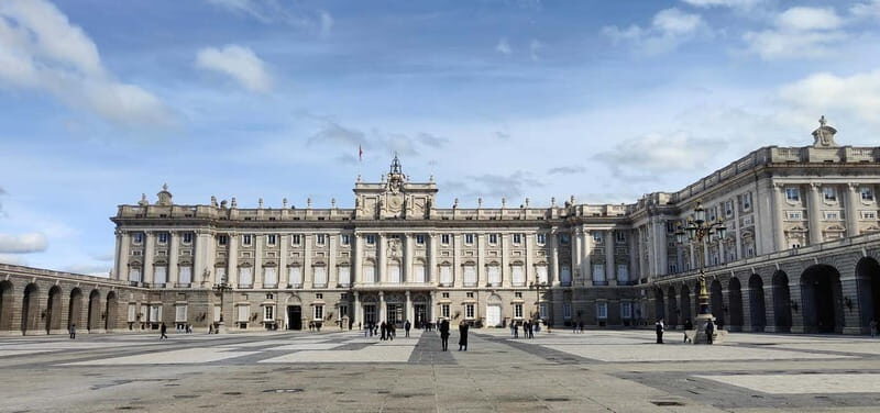 Madrid: Guided tour of the Royal Palace in French - An In-Depth Look at the Tour Experience