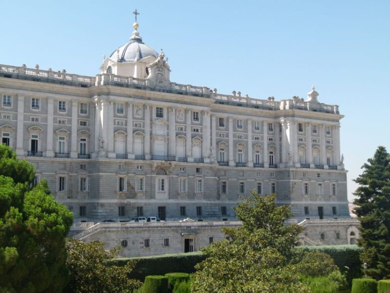 Madrid Historical Centre & Old Town Walking Tour in French - The Sum Up