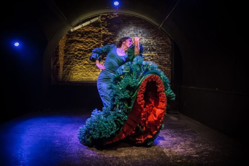 Madrid: La Cueva de Lola Flamenco Show Tickets with Drink - Value for Money