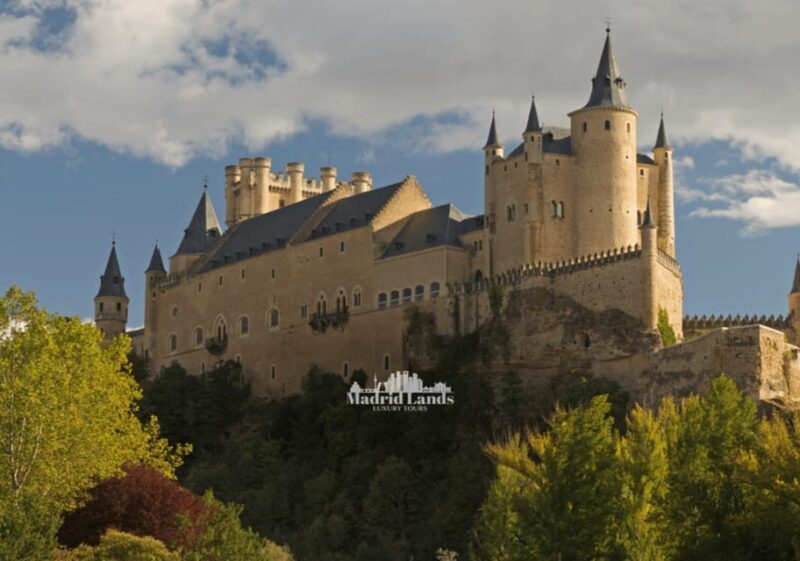 Madrid: Luxury Tour Toledo & Segovia - Key Points