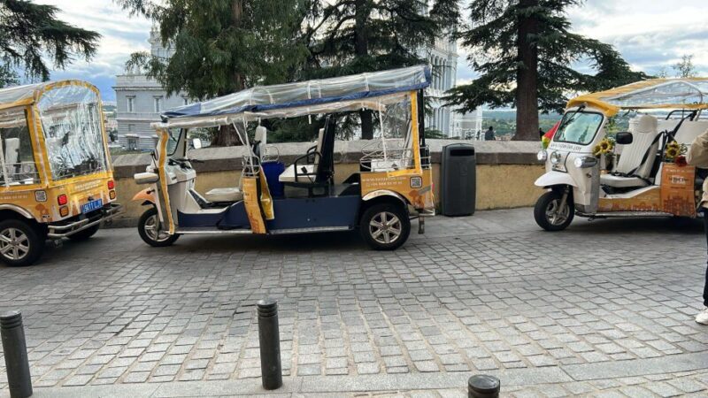 Madrid: Panoramic tour with Private guide in yellow Tuk Tuk - The Experience and Itinerary