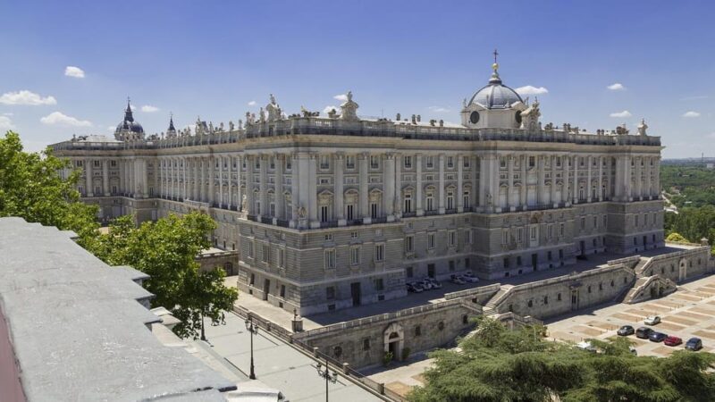 Madrid: Private 2-Hour City Highlights Tour with Local - Key Points