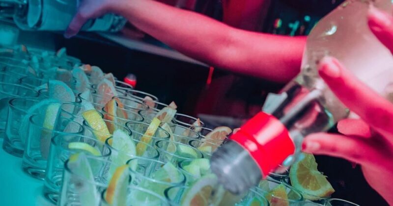 Madrid: PUBCRAWL Ruta de Bares y Fiesta por Madrid - The Group Experience: Unlimited Fun and New Connections