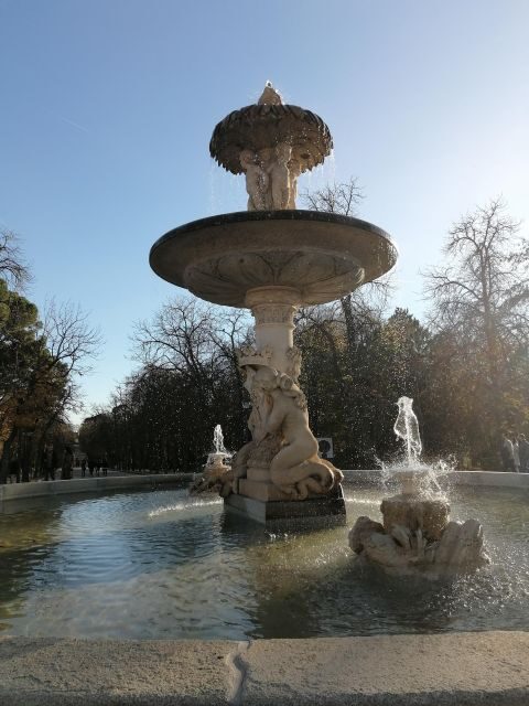Madrid: Retiro park tour - Discovering Hidden Corners and Lesser-Known Features